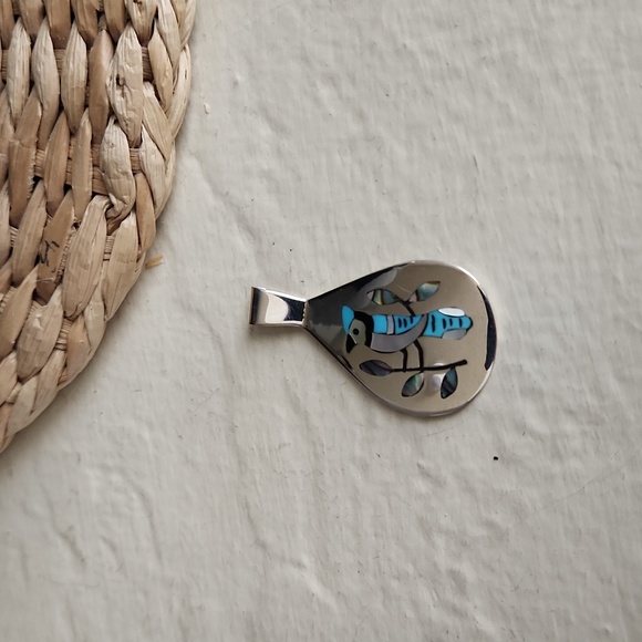 NWOT Native American Zuni Turquoise Inlay Blue Jay Pendant ๐ ๐ฆ - Picture 7 of 11
